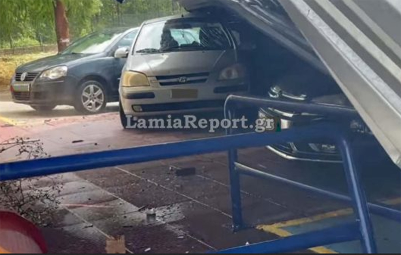 Μπουρίνι στη Φθιώτιδα ξήλωσε στέγη και την έριξε πάνω σε αυτοκίνητα – βίντεο
