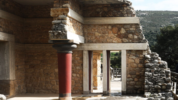 Κνωσός: Δύο επισκέπτες λιποθύμησαν στους 43°C – Έκλεισε ο αρχαιολογικός χώρος