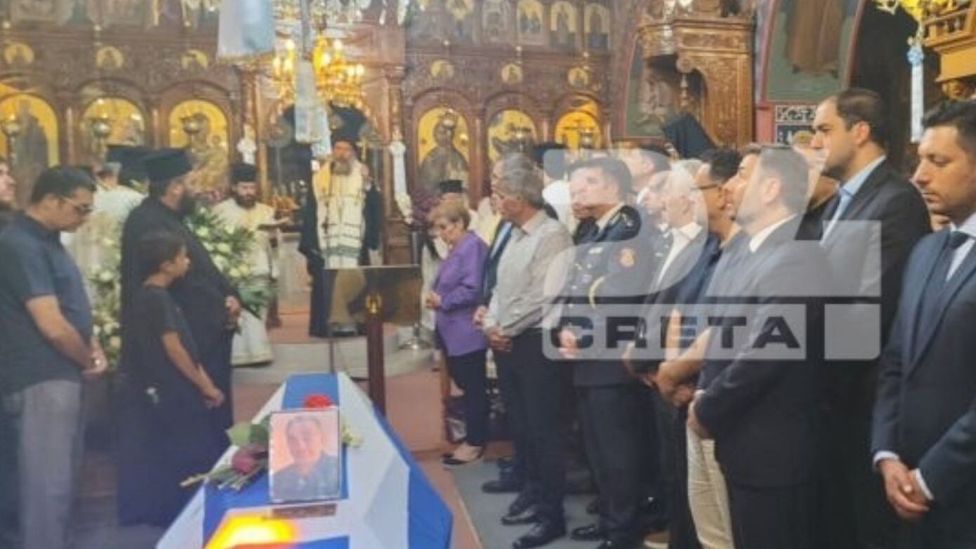 Κρήτη: Κηδεία του 58χρονου πυροσβέστη που χάθηκε στη φωτιά στο Ρέθυμνο