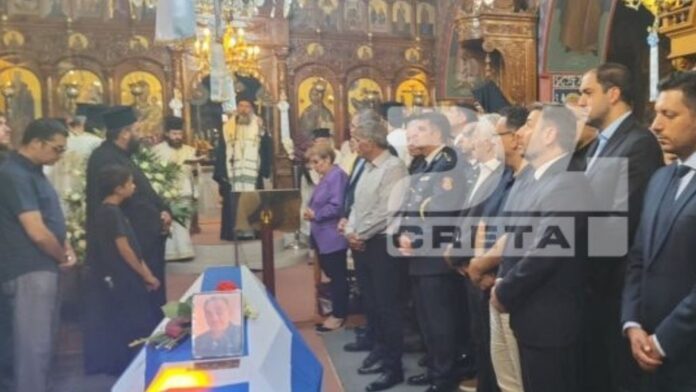 Κρήτη: Κηδεία του 58χρονου πυροσβέστη που χάθηκε στη φωτιά στο Ρέθυμνο