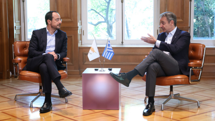 Μητσοτάκης σε Χριστοδουλίδη: Η Ελλάδα στέκεται έμπρακτα στο πλευρό της Κύπρου – Σημαντική κινητικότητα στο Κυπριακό