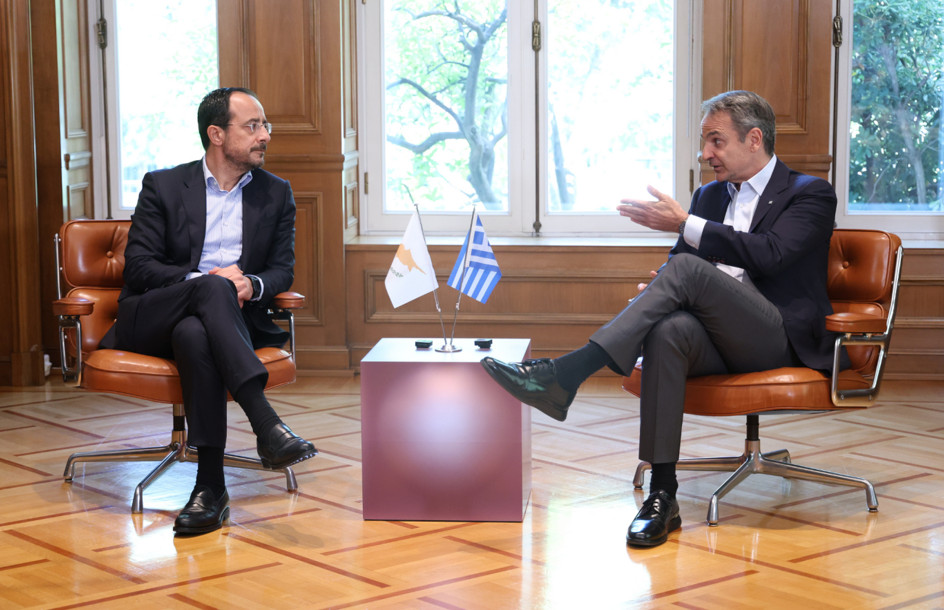 Μητσοτάκης σε Χριστοδουλίδη: Η Ελλάδα στέκεται έμπρακτα στο πλευρό της Κύπρου – Σημαντική κινητικότητα στο Κυπριακό