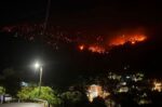 Φωτιά στη Λέσβο: Δύο μέτωπα στο Πλωμάρι απειλούν τον οικισμό