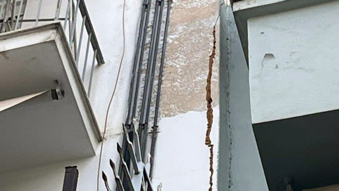 Εισαγγελική έρευνα μετά τις καταγγελίες για ρωγμές σε πολυκατοικίες στην Κυψέλη λόγω έργων του Μετρό