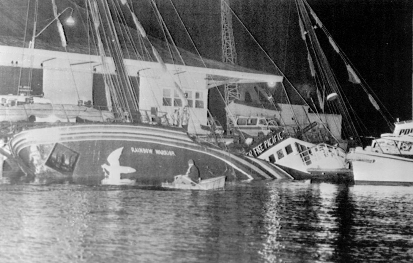 Σαν σήμερα 10 Ιουλίου: Γάλλοι κομάντος βυθίζουν το Rainbow Warrior της Greenpeace
