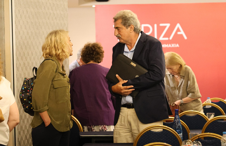 ΣΥΡΙΖΑ: «Τσουνάμι» παραιτήσεων πριν τη συνεδρίαση της Πολιτικής Γραμματείας – Παύλος Πολάκης και Ρένα Δούρου στα γραφεία του κόμματος