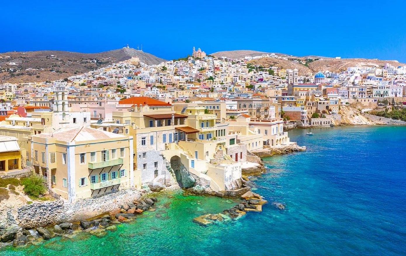 Σύρος και Αθήνα ξεχωρίζουν σε νέες διεθνείς ταξιδιωτικές κατατάξεις
