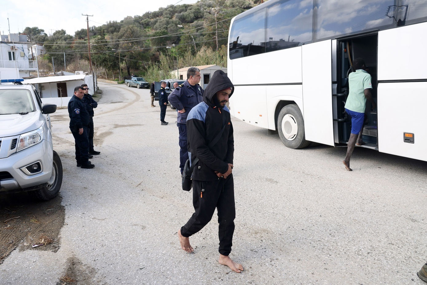 43 μετανάστες από το Σουδάν και το Μπαγκλαντές μεταφέρθηκαν στους Καλούς Λιμένες