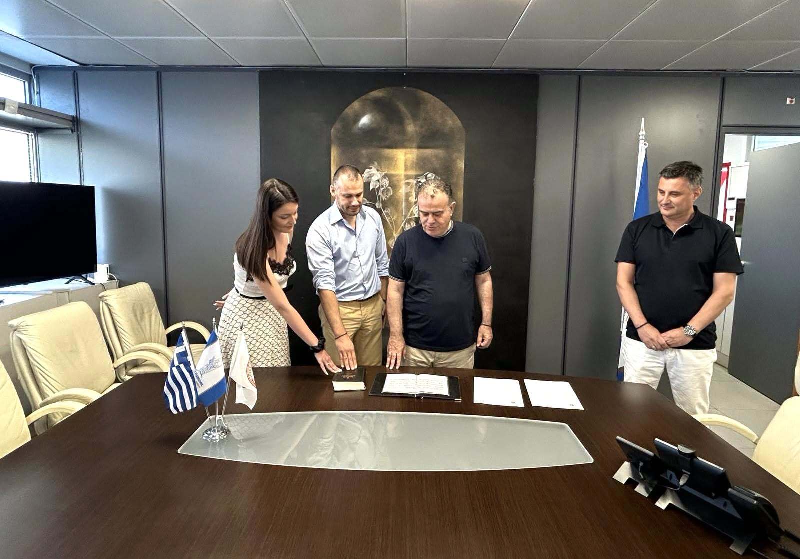 Ορκωμοσία δύο νέων υπαλλήλων στον Δήμο Παλλήνης