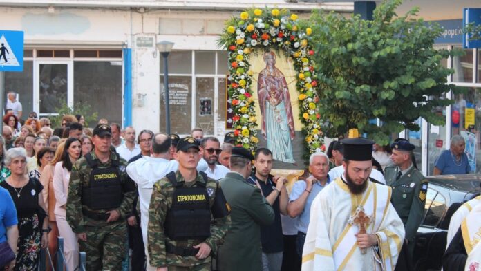 Περιφορά της Εικόνας της Αγ. Κυριακής στα Σέρβια με μεγάλη συμμετοχή κόσμου