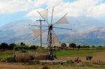 Δ. Οροπεδίου Λασιθίου: Αυτοψία στον χώρο δημιουργίας Πάρκου Παραδοσιακών Ανεμόμυλων