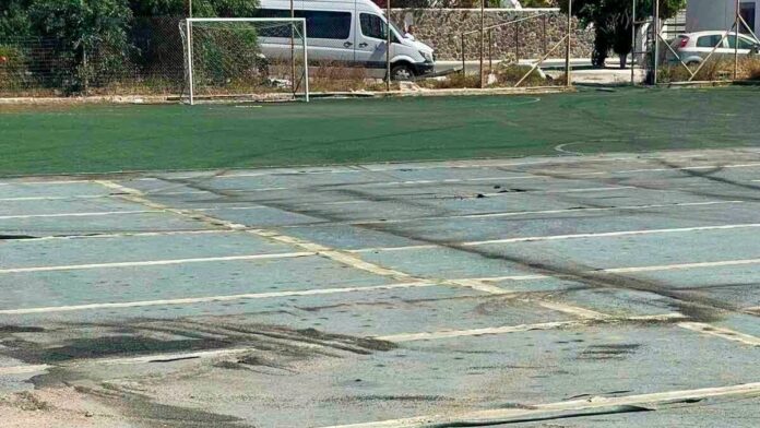 Ο Δήμος Θήρας ξεκίνησε τις εργασίες αναβάθμισης των γηπέδων 5×5