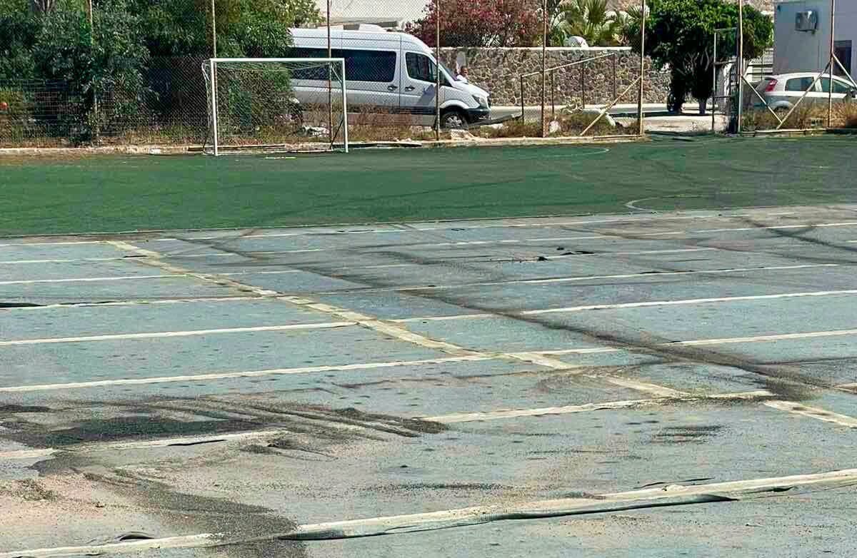 Ο Δήμος Θήρας ξεκίνησε τις εργασίες αναβάθμισης των γηπέδων 5×5