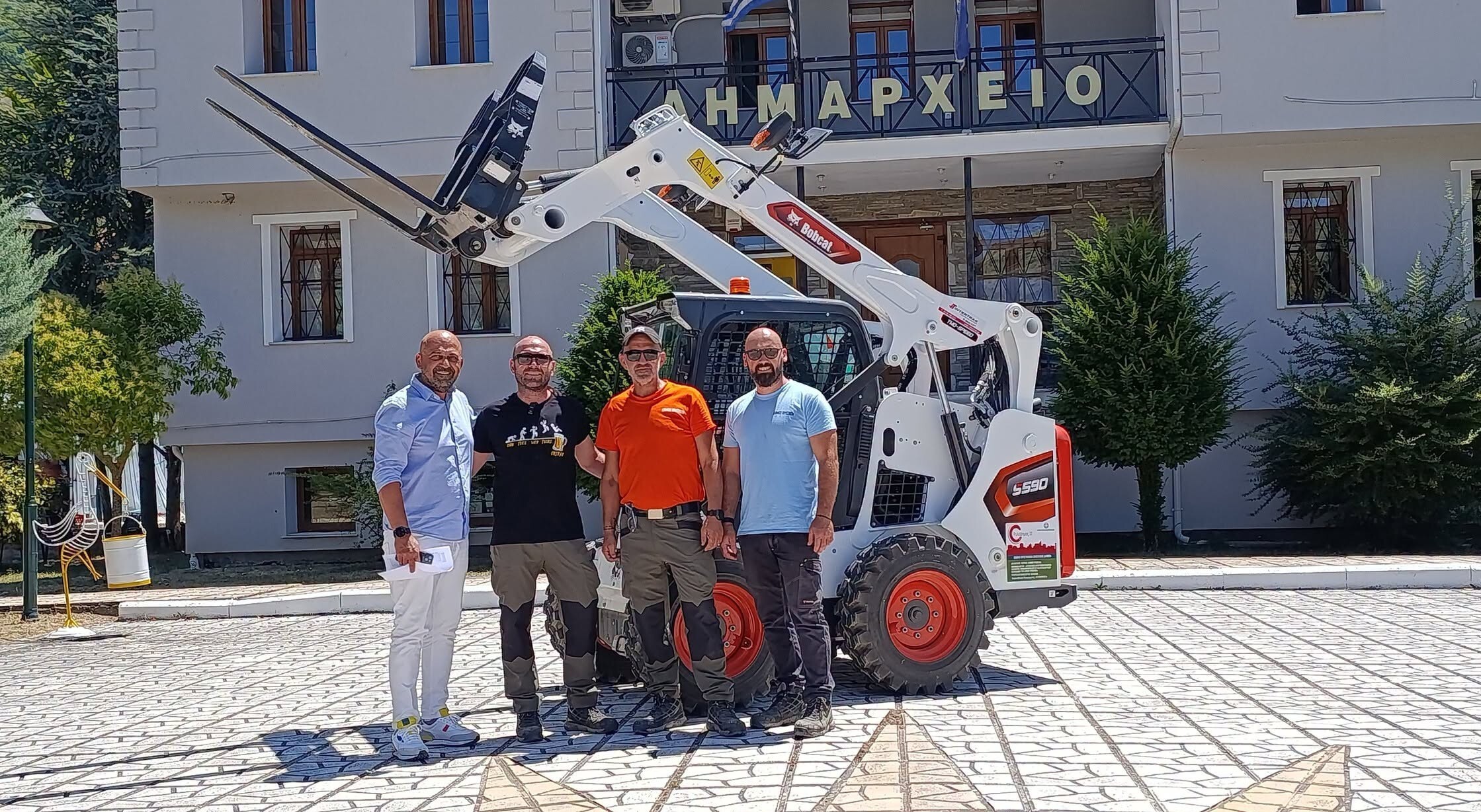 Δήμος Πρεσπών: Ο στόλος ενισχύεται με νέο μηχάνημα έργου