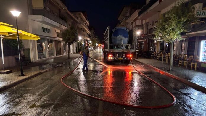 Συνεργεία του Δήμου Μετεώρων καθαρίζουν οδούς της Καλαμπάκας