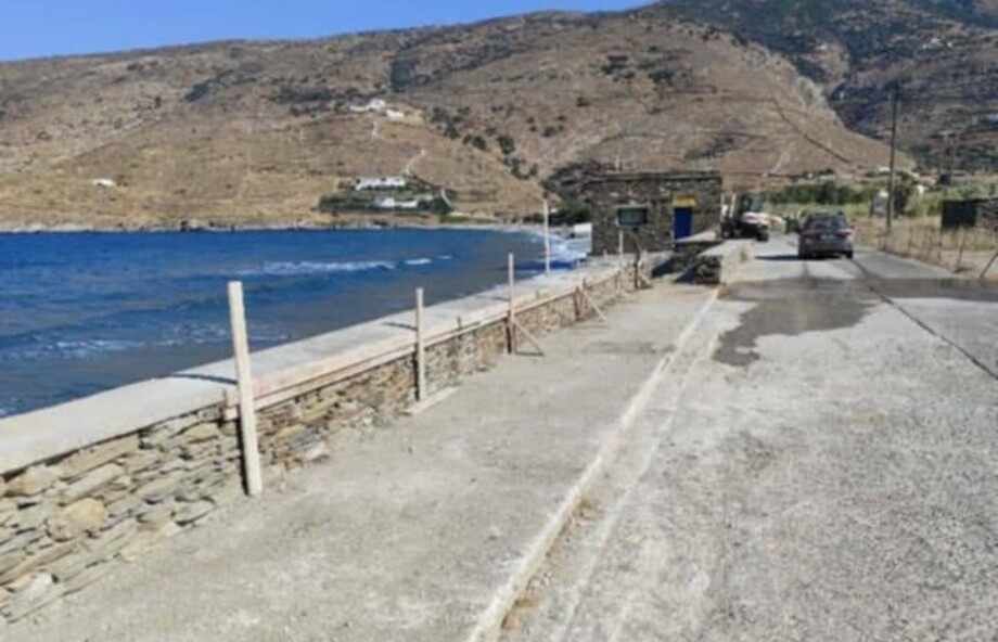 Δ. Άνδρου: Ολοκληρώθηκε η αποκατάσταση του παραλιακού τοιχίου στο Κόρθι