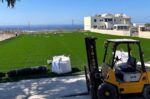 Δ. Θήρας: Τοποθέτηση χλοοτάπητα στο Δημοτικό Γήπεδο Μεγαλοχωρίου για νέα εποχή