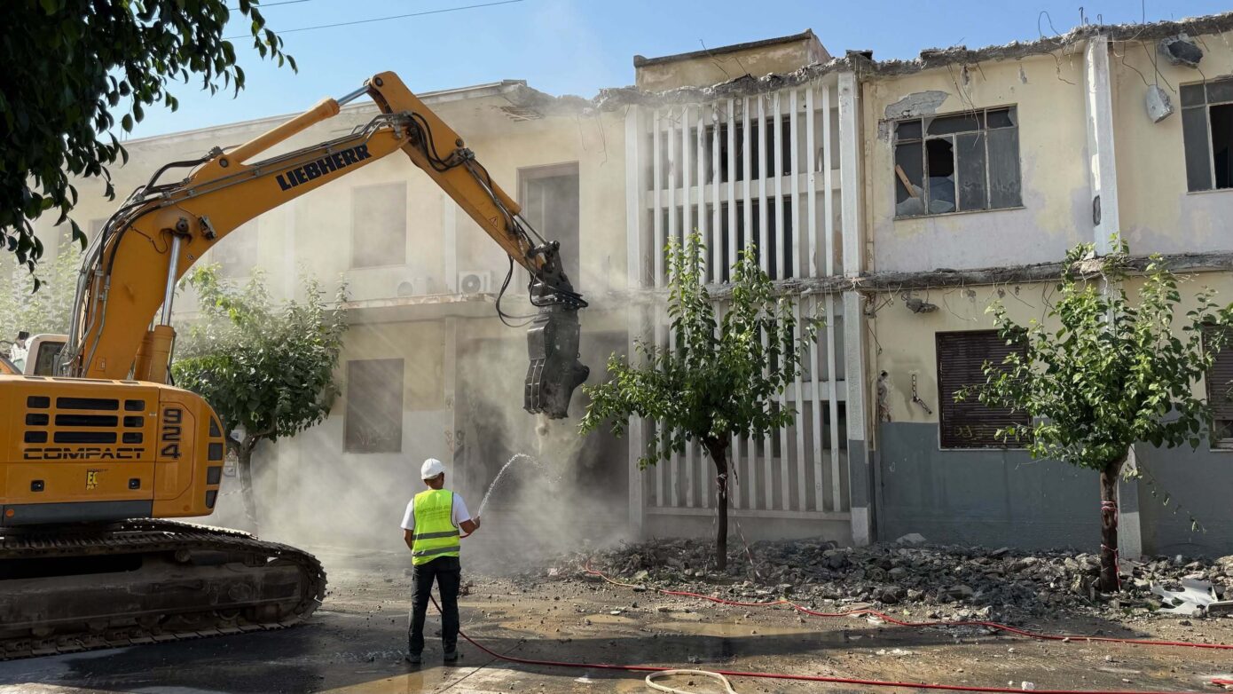 Δ. Χανίων: Ξεκίνησαν οι εργασίες κατεδάφισης του πρώην κτιρίου του ΙΚΑ