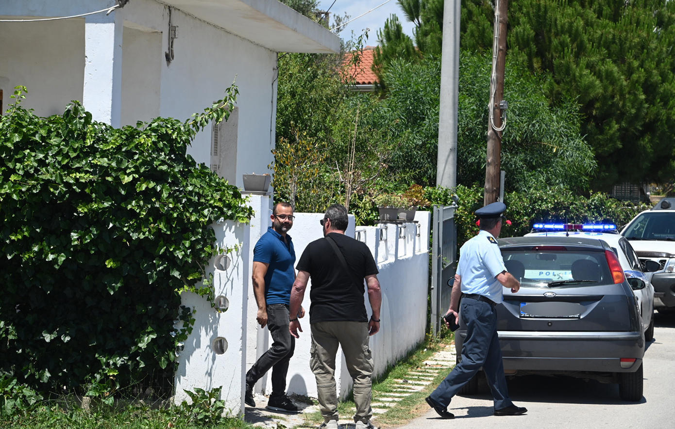 Φονικό στο Αίγιο: Οι φωτογραφίες της νεκροψίας αλλάζουν τα δεδομένα – Τι δείχνουν οι αμυχές στα χέρια της 54χρονης