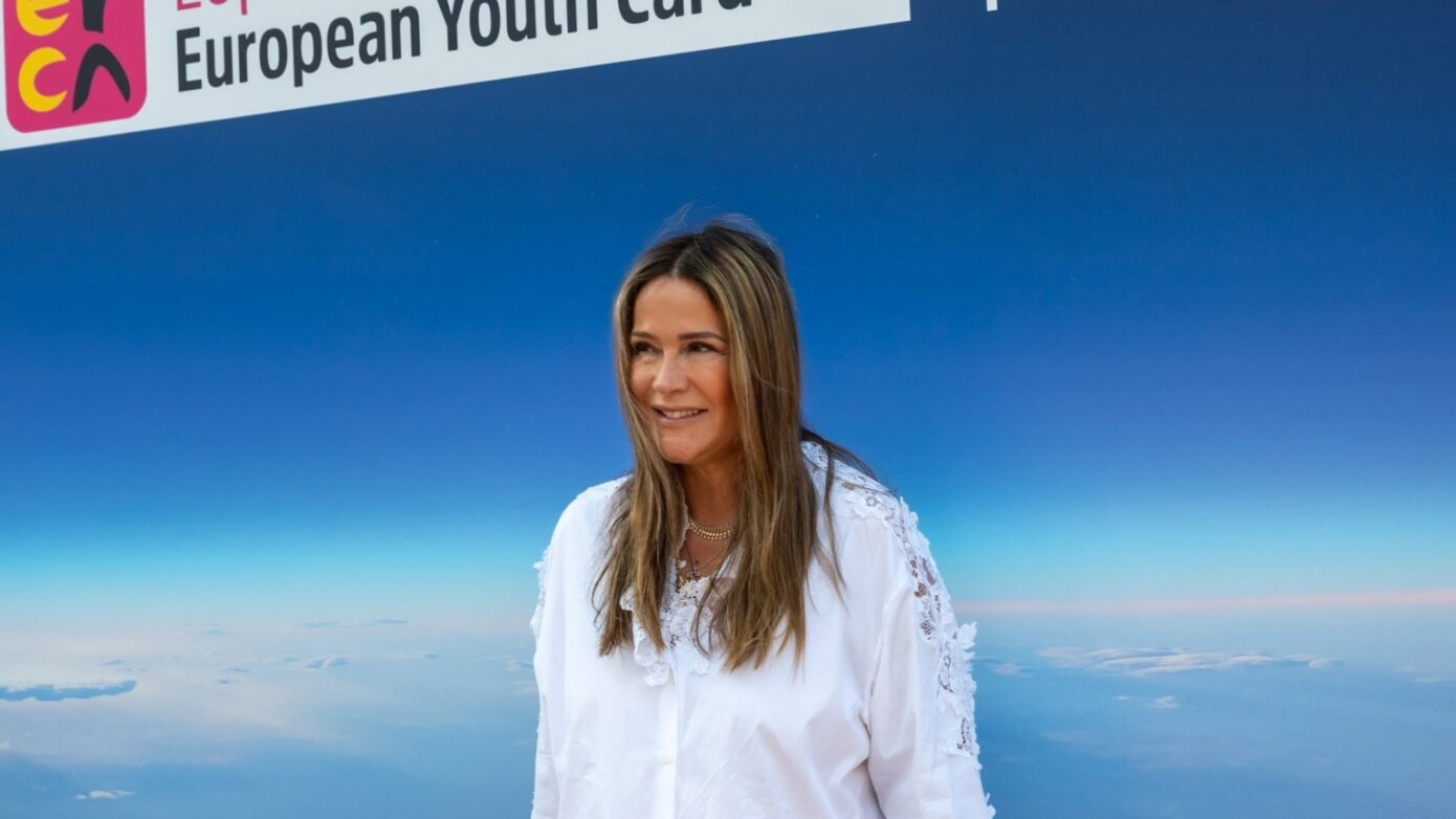 Ι.ΝΕ.ΔΙ.ΒΙ.Μ. και SKY express: φθηνότερα ταξίδια για τους νέους, η συνεργασία που παρουσιάστηκε στο Σύνταγμα