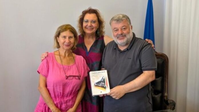 Η Ιταλίδα συγγραφέας E. Giudrinetti στον Δήμαρχο Αργοστολίου