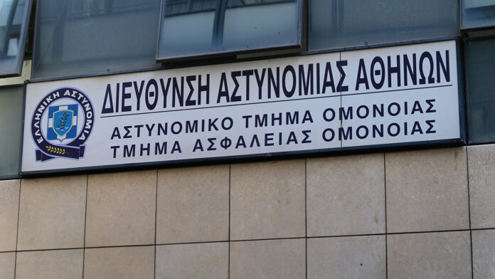 Ομαδικός βιασμός της 19χρονης στο αστυνομικό τμήμα Ομόνοιας: ένοχοι οι δύο αστυνομικοί