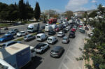 Μεγάλη καλοκαιρινή έξοδος των Αθηναίων: Μποτιλιάρισμα σε Κηφισό, Αθηνών-Κορίνθου και Αττική Οδό, κίνηση και στον Πειραιά