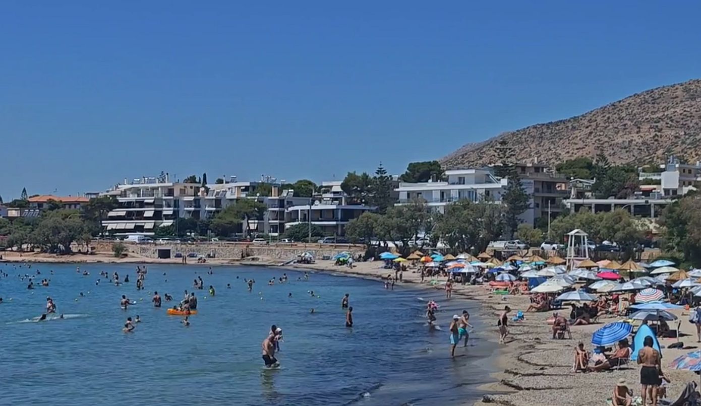 Παραλίες της Αττικής: Στους 35 βαθμούς ο υδράργυρος – βίντεο
