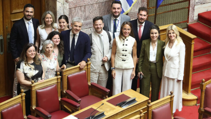 Βουλή: Τέλος οι περικοπές στις συντάξεις χηρείας – Απαγόρευση πατινιών στους ανήλικους κάτω των 17