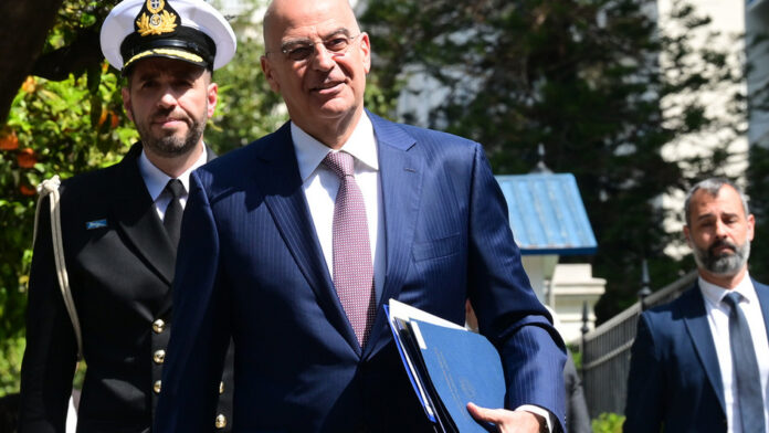 Νίκος Δένδιας συνοδεύει τον Κυριάκο Μητσοτάκη στη Σύνοδο Κορυφής του ΝΑΤΟ στην Τουρκία