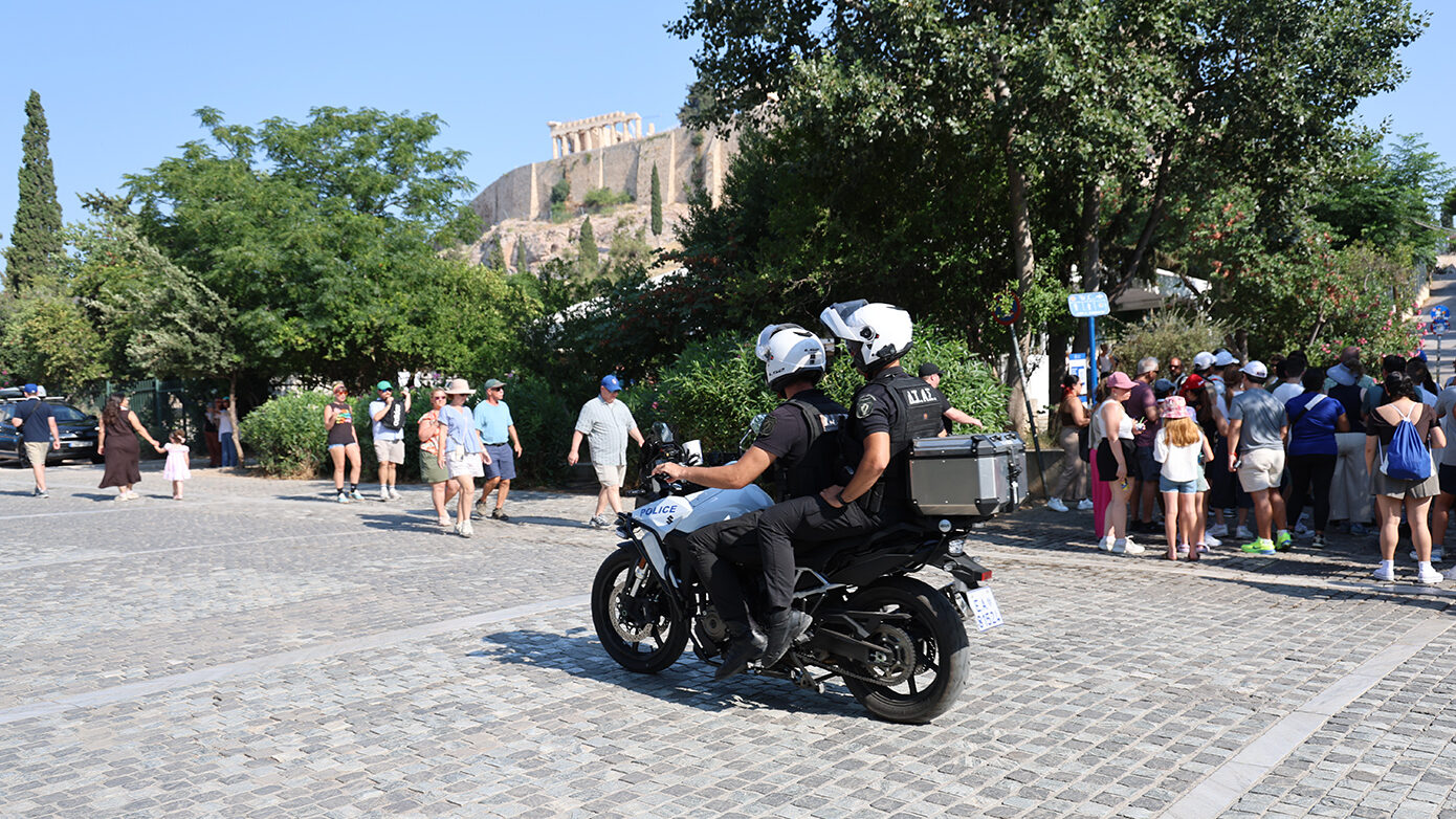 Επίθεση με μαχαίρι στην Ακρόπολη: στη φυλακή ο 60χρονος
