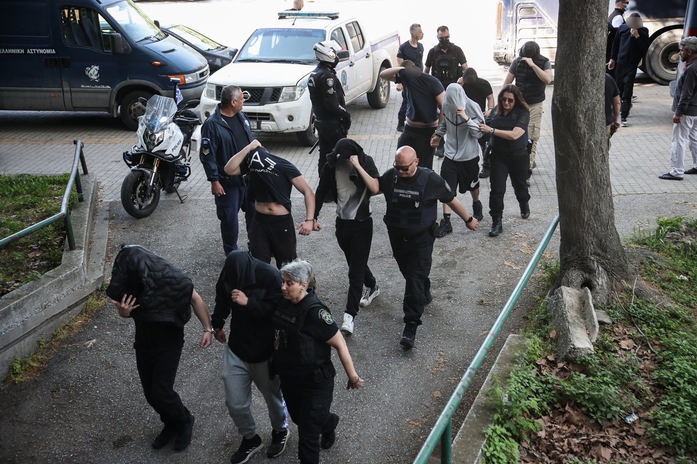 13 κατηγορούμενοι κρίθηκαν ένοχοι για τη συμμετοχή τους στην «Εθνικιστική Νεολαία Θεσσαλονίκης» – Τι ποινές επιβλήθηκαν