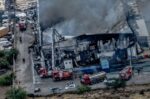 Φωτιά στον Ασπρόπυργο: 11 τραυματίες, τρεις διασωληνωμένοι – Καταγγελίες για ανύπαρκτα μέτρα ασφαλείας