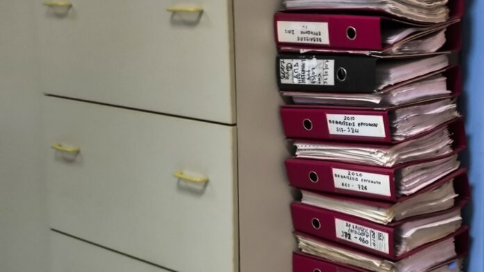 Ψηφιοποίηση 1,2 δισ. σελίδων αρχείων του Δημοσίου: Ετήσιο όφελος 180 εκατ. ευρώ σύμφωνα με αποτίμηση του ΕΚΤ