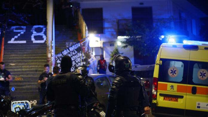 Εξάρχεια: Κάμερα ασφαλείας κατέγραψε τον 28χρονο να κατευθύνεται προς το σημείο της δολοφονίας του 25χρονου