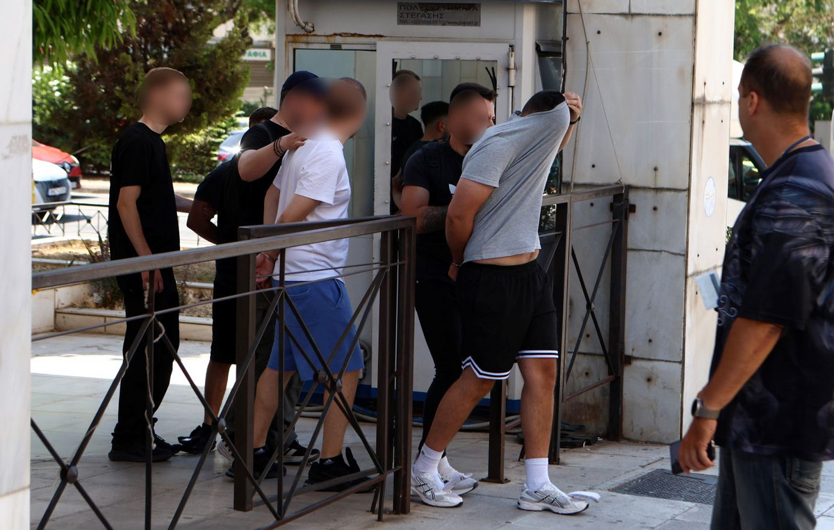 Οι 10 συλληφθέντες οπαδοί του Παναθηναϊκού στον Εισαγγελέα – Κατηγορίες ακόμα και για απόπειρα ανθρωποκτονίας