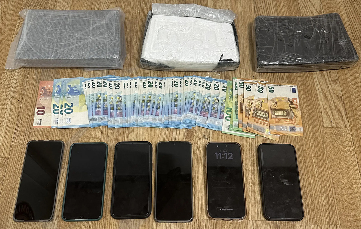 Αττική: Μπλόκο σε τρεις άνδρες που διακινούσαν ναρκωτικά – Κατασχέθηκαν πάνω από 3 κιλά κοκαΐνης