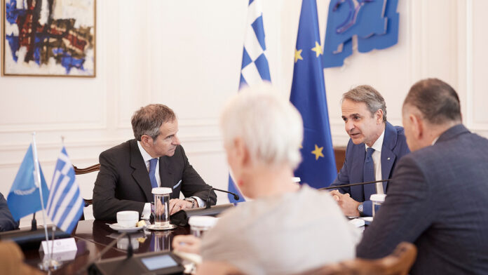 Μητσοτάκης – Ραφαέλ Γκρόσι: Συνάντηση με τον γενικό διευθυντή του Διεθνούς Οργανισμού Ατομικής Ενέργειας και υποψήφιο επικεφαλής του ΟΗΕ