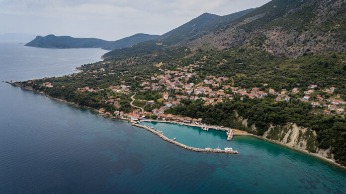 Αμερικανοί και Καναδοί ανακαλύπτουν την ελληνική εξοχική κατοικία: Έκρηξη 50% στη ζήτηση και νέες επενδύσεις