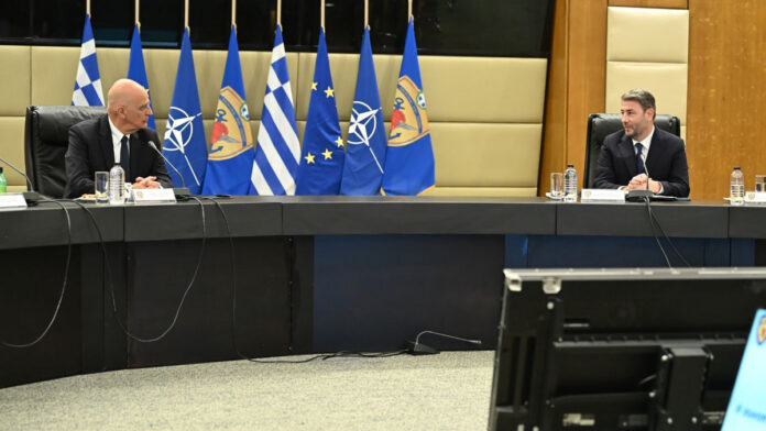 Δένδιας με Ανδρουλάκη για την «Ατζέντα 2030», τα εθνικά θέματα και τις αλλαγές στις Ένοπλες Δυνάμεις