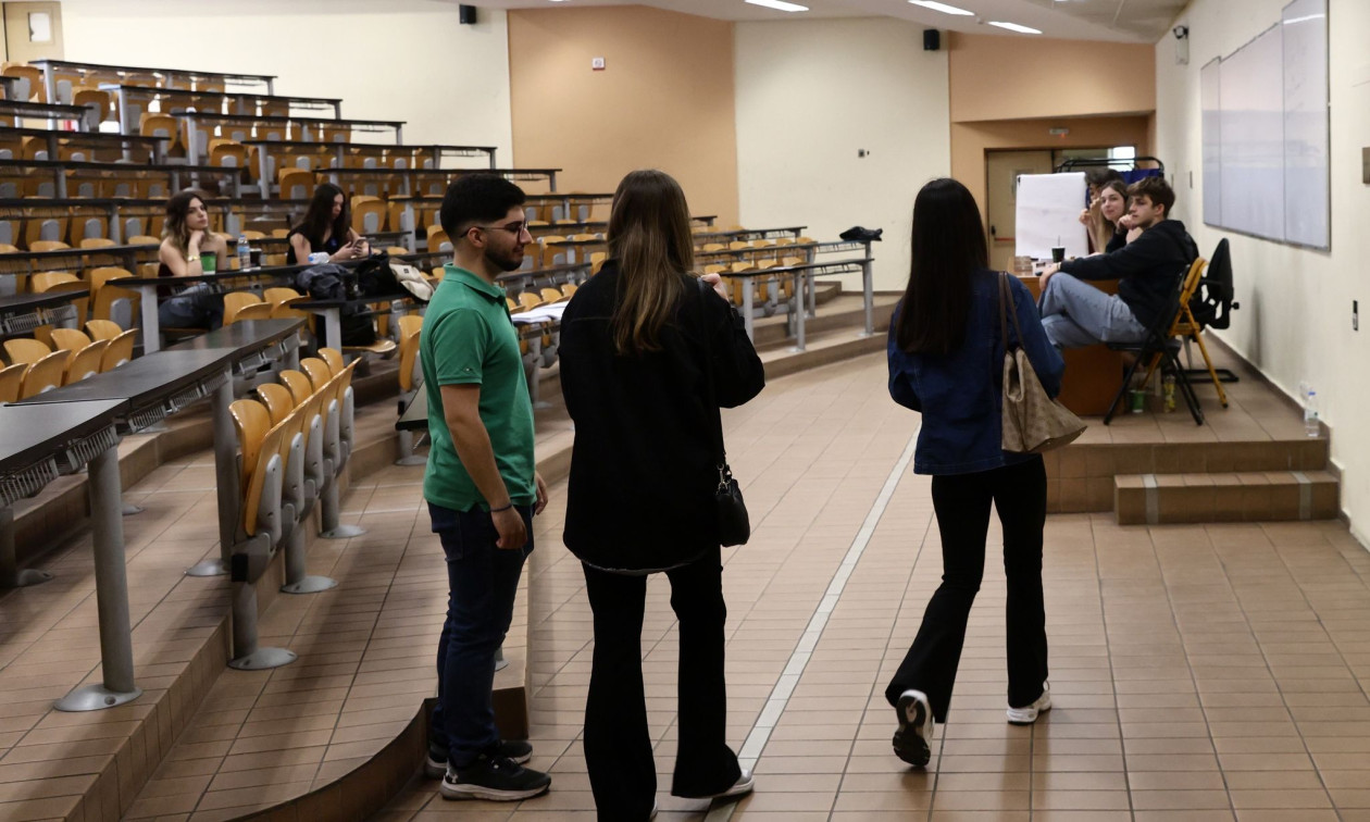 Βάσεις 2026: Ποιο τμήμα έπεσε στα 12.925 μόρια από 17.350 και ποιο ανέβηκε πάνω από 7.500 μόρια