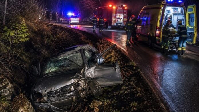 Φωκίδα: Τροχαίο με δύο νεκρούς και έναν σοβαρά τραυματία