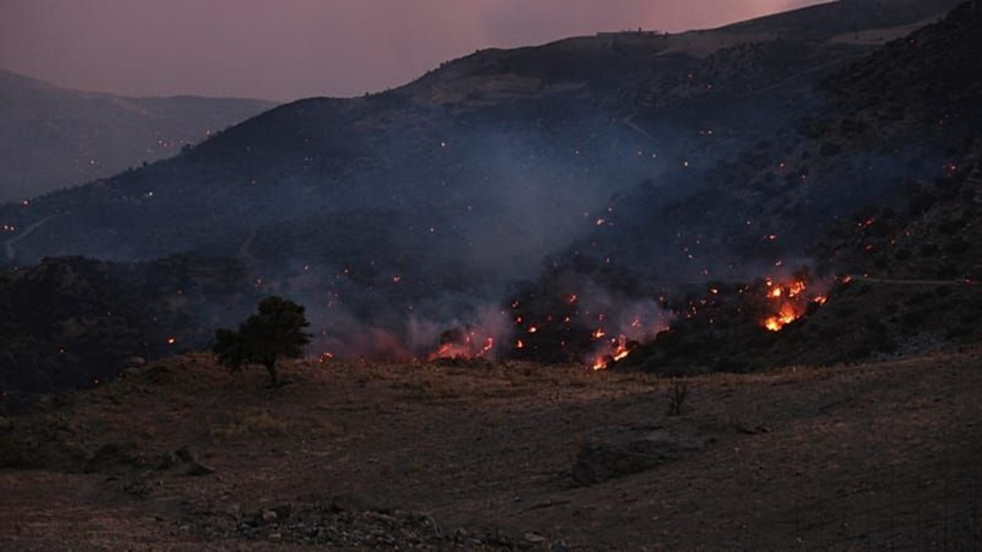 Πυρκαγιές σε Πάρο, Άνδρο και Κάλυμνο – Οι ισχυροί άνεμοι δυσχεραίνουν την κατάσβεση