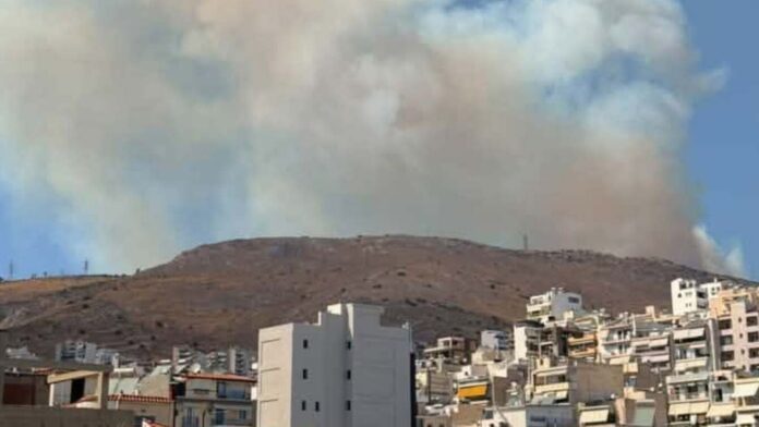 Φωτιά τώρα στην Περιφερειακή Αιγάλεω