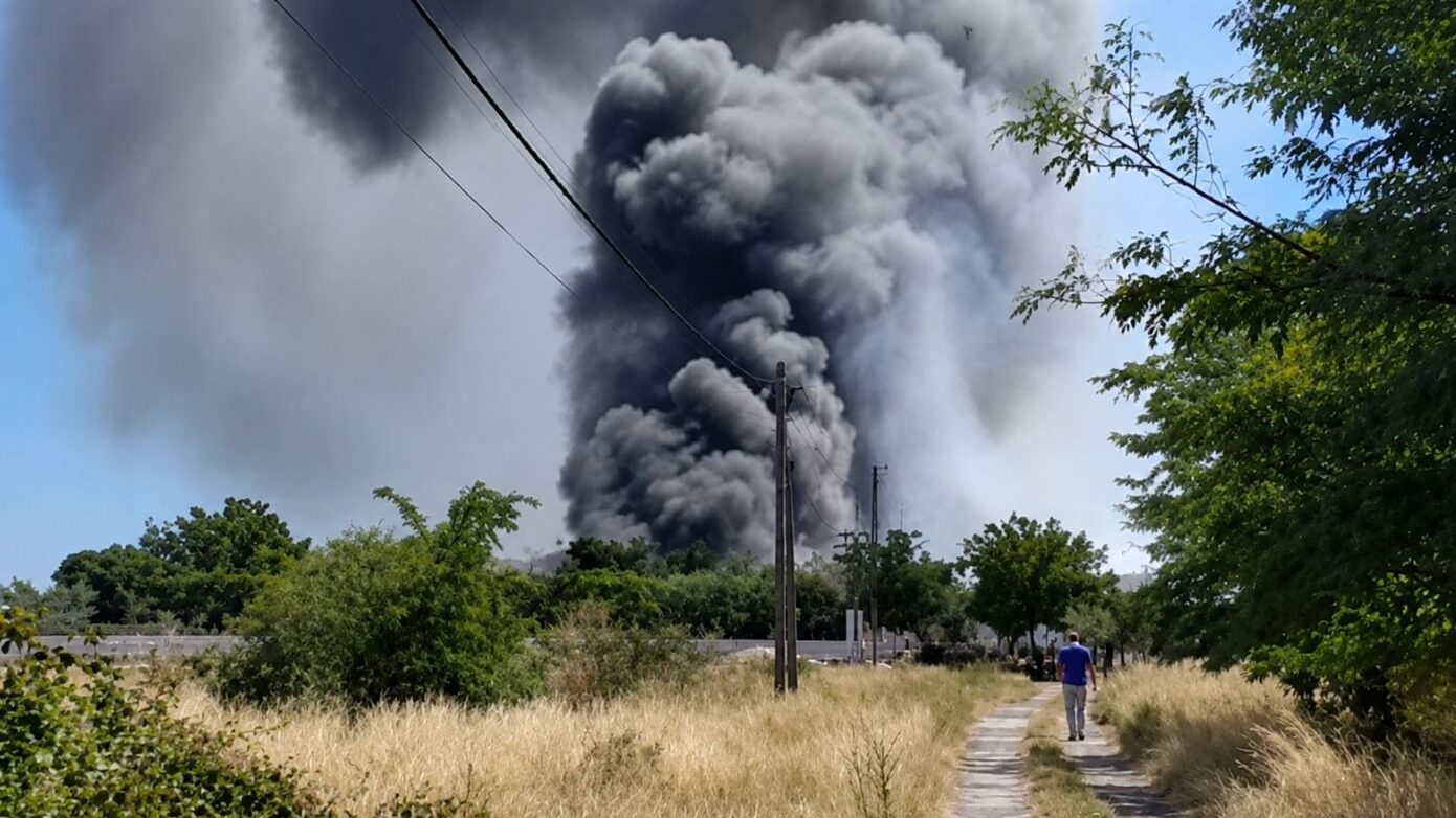 70χρονος συνελήφθη για τη φωτιά στο Καλοχώρι: Έκαιγε χαρτί για να διώξει σφήκες