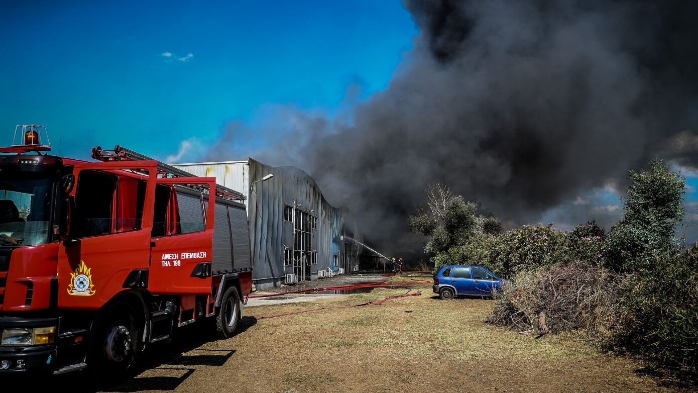 Φωτιά στο Καλοχώρι σε ύφεση – Παραμένουν ισχυρές πυροσβεστικές δυνάμεις
