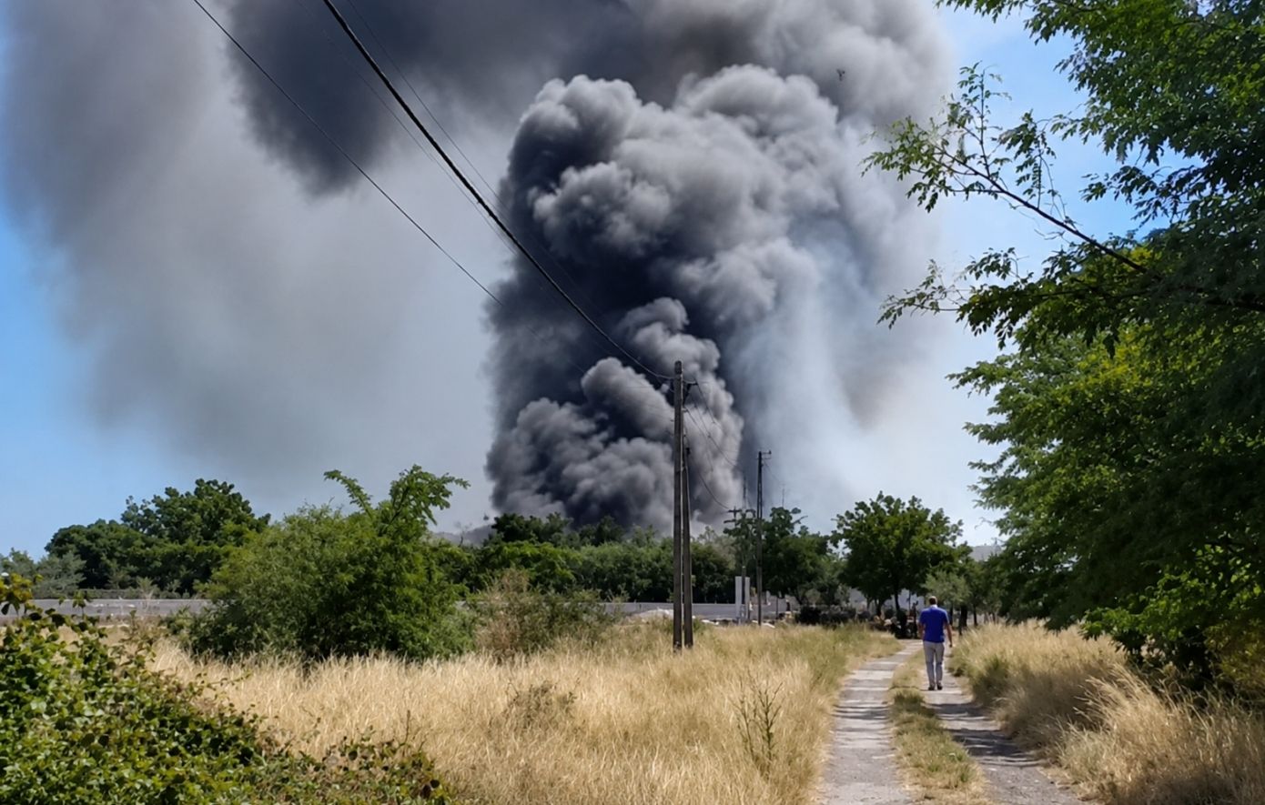 70χρονος συνελήφθη για τη φωτιά στο Καλοχώρι: Έκαιγε χαρτί για να διώξει σφήκες