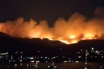 Πύρινο μέτωπο στην Πάρο απειλεί οικισμούς – Εκκενώθηκαν πέντε περιοχές