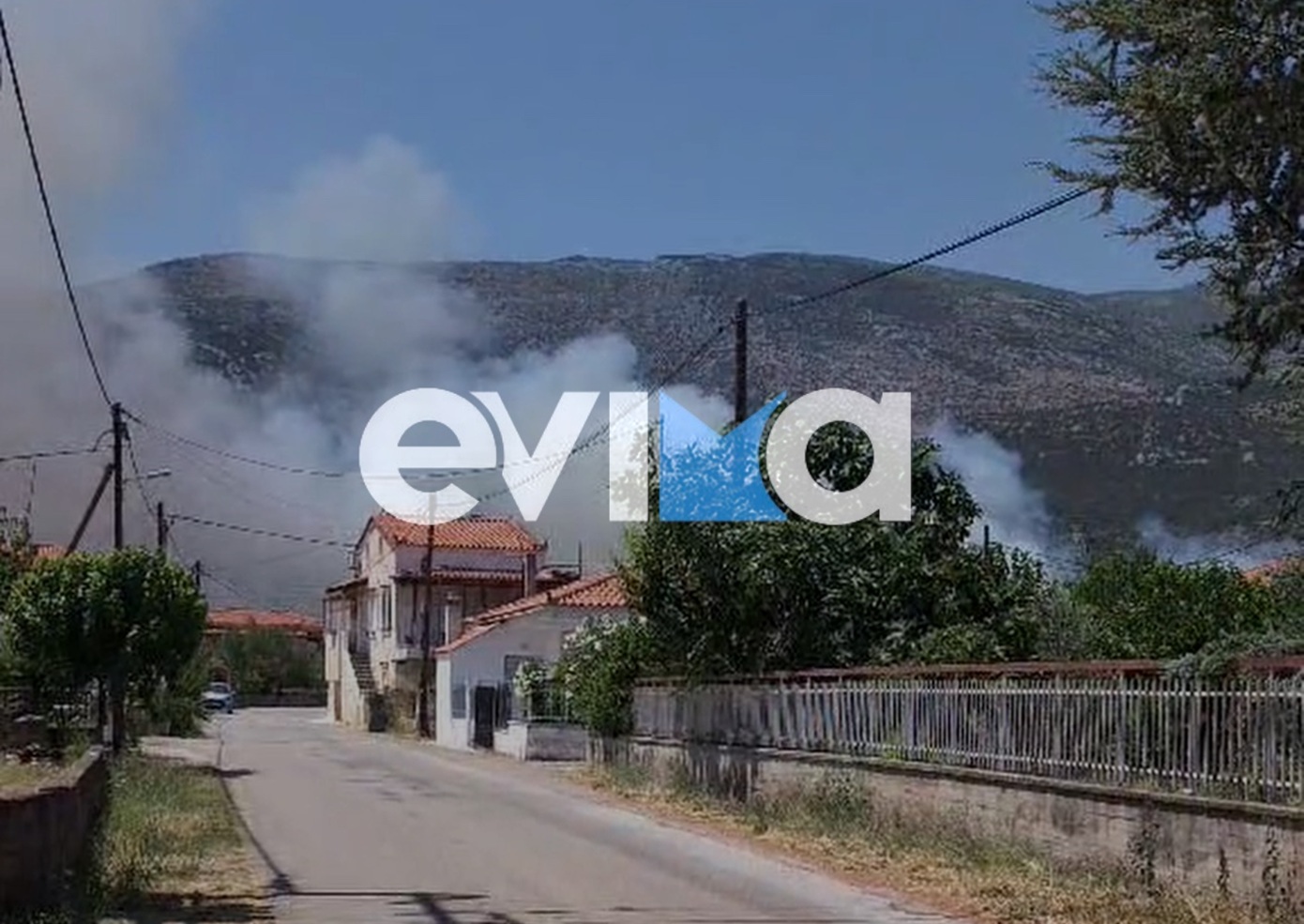 Φωτιά στην Εύβοια: Εστάλη 112 για εκκένωση του χωριού της Επισκοπής