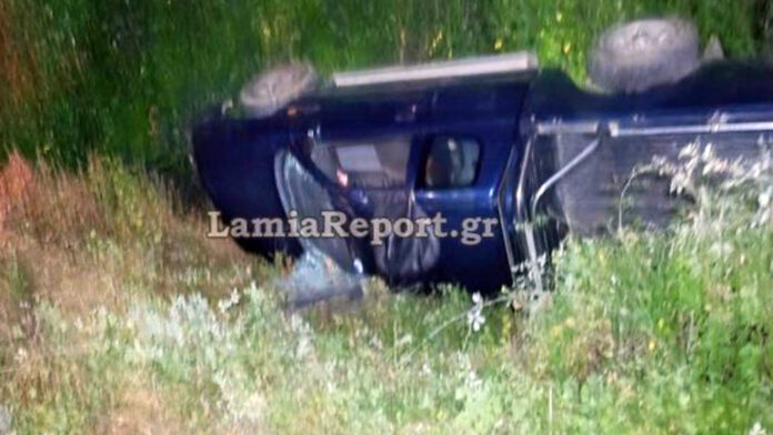 Τροχαίο στη Φθιώτιδα: Αυτοκίνητο εξετράπη της πορείας του, αναποδογύρισε και προσέκρουσε σε δέντρο